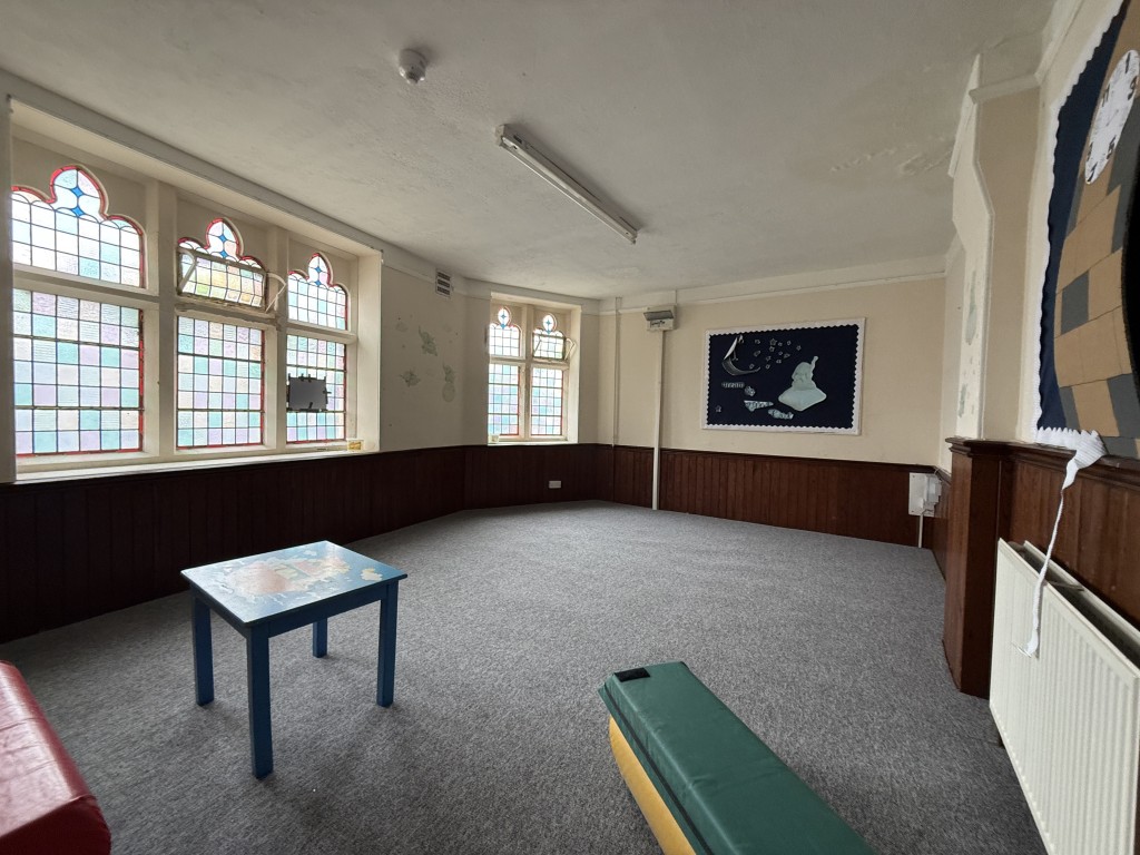 Lot: 14 - FORMER CHURCH - Community Room
